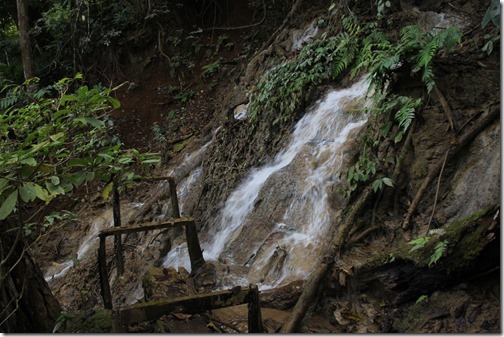 タート・トン滝(Tad Thong Waterfall)